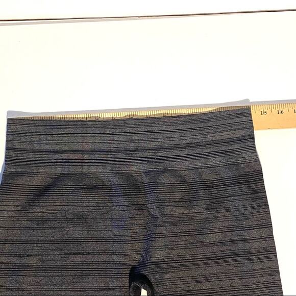 Fabletics capri leggings seamless stripe print M - Picture 8 of 12